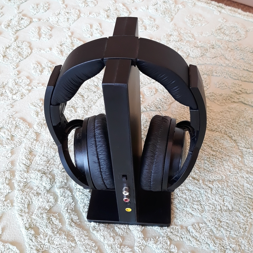 NWOT Sony Wireless Headphones for TV Watching